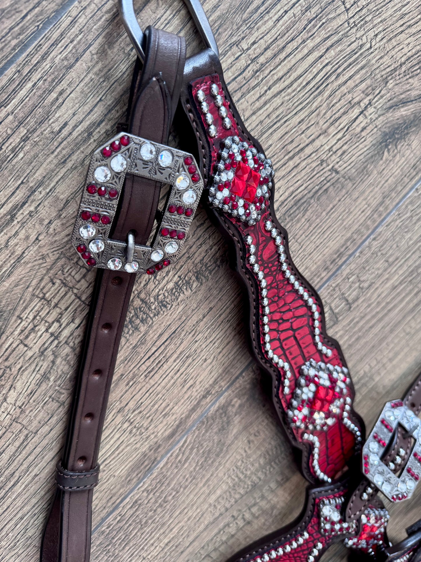 Red set / crocodile 001